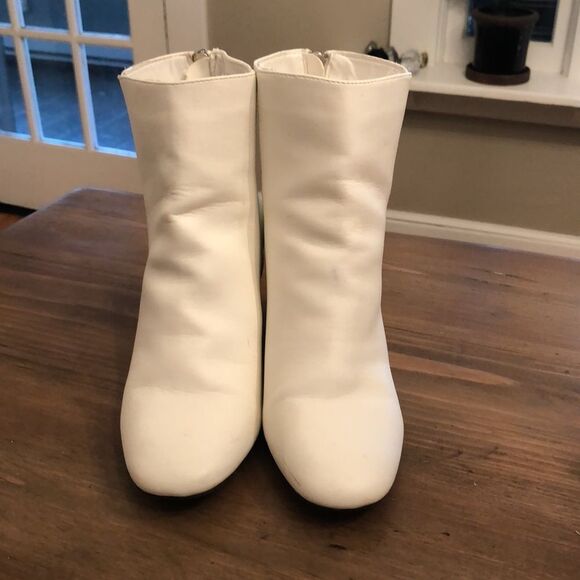 BAMBOO SIZE 9 WHITE ZIP BACK BOOTIE SNAKESKIN HEEL - Picture 2 of 10